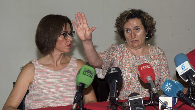 La letrada Ana Castillo y la asesora jurídica del centro municipal de la mujer de Maracena, Francisca Granados.