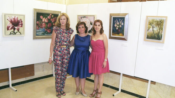 Mari Carmen García Yáñez con María Dolores Ortega y Mariquina Ramos.