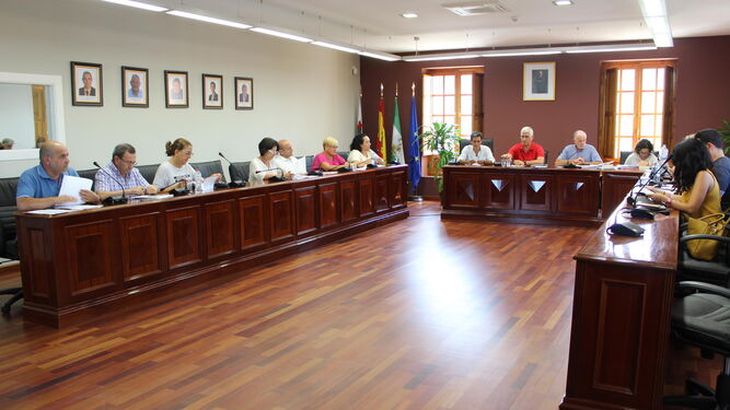 Celebración de la sesión plenaria de Huércal de Almería.