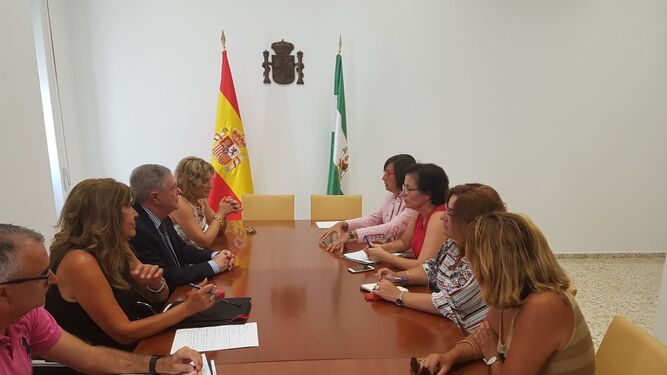 Reunión entre los operadores judiciales de la provincia, entre ellos la presidenta de la Audiencia, Lourdes Molina, y la consejera de Justicia de la Junta.
