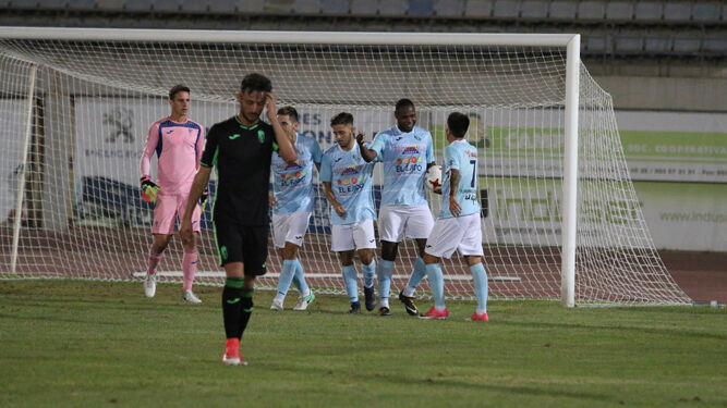 Jugadores celestes celebrando un gol durante un partido de pretemporada en Santo Domingo.