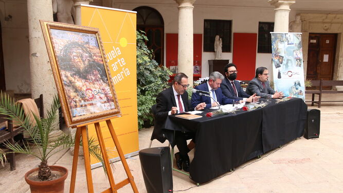 El Cartel en primer plano y la mesa presidencial, con Ramón Guijo, Alfredo Felices, Cristóbal Díaz y Juan José Muñoz.