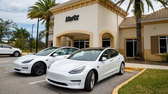 Hertz reconsidera la rentabilidad de los coches eléctricos en su flota