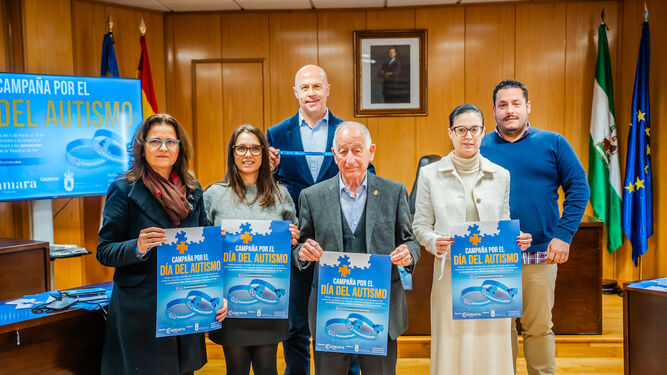 El Ayuntamiento roquetero ha acogido la presentación de la campaña por el Día del Autismo.