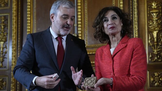María Jesús Montero, este viernes con el alcalde de Barcelona, Jaume Collboni