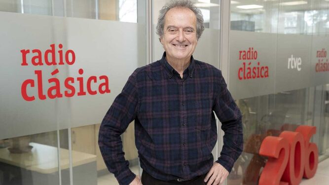 El músico y comunicador Sergio Pagán, en uno de los estudios de RNE.