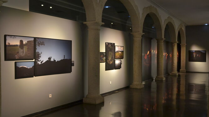 Obras que conforman la muestra ‘Brujas’ en el Centro Andaluz de la Fotografía.