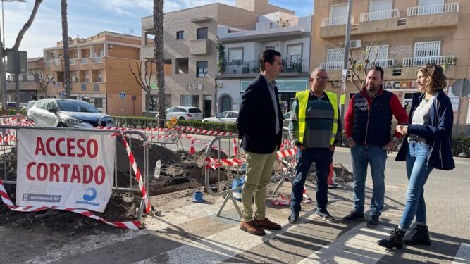 Momento de la visita a las obras del alcalde y la concejal de Alcaldía