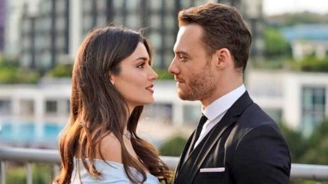 Hande Erçel y Kerem Bürsin en 'Love is in the air', telenovela turca de gran éxito en nuestro país