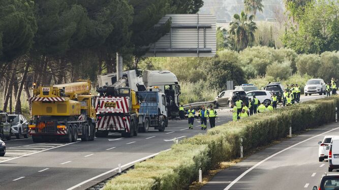 Un camión se ha saltado un control de la Guardia Civil esta madrugada, saldándose el accidente con seis fallecidos.