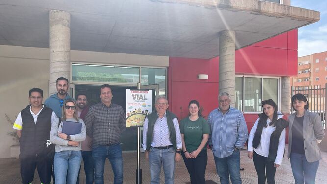 Formadores en educación vial  con  el alcalde de Vícar, Antonio Bonilla