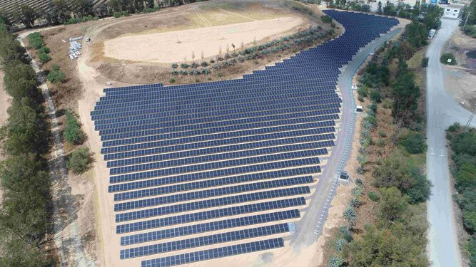 Panorámica de una planta española de energía solar, la de mayor crecimiento, y biogás.
