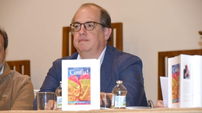 Eugenio Camacho, autor de '¡Confía! Rezando por Mer' y padre de Mer.